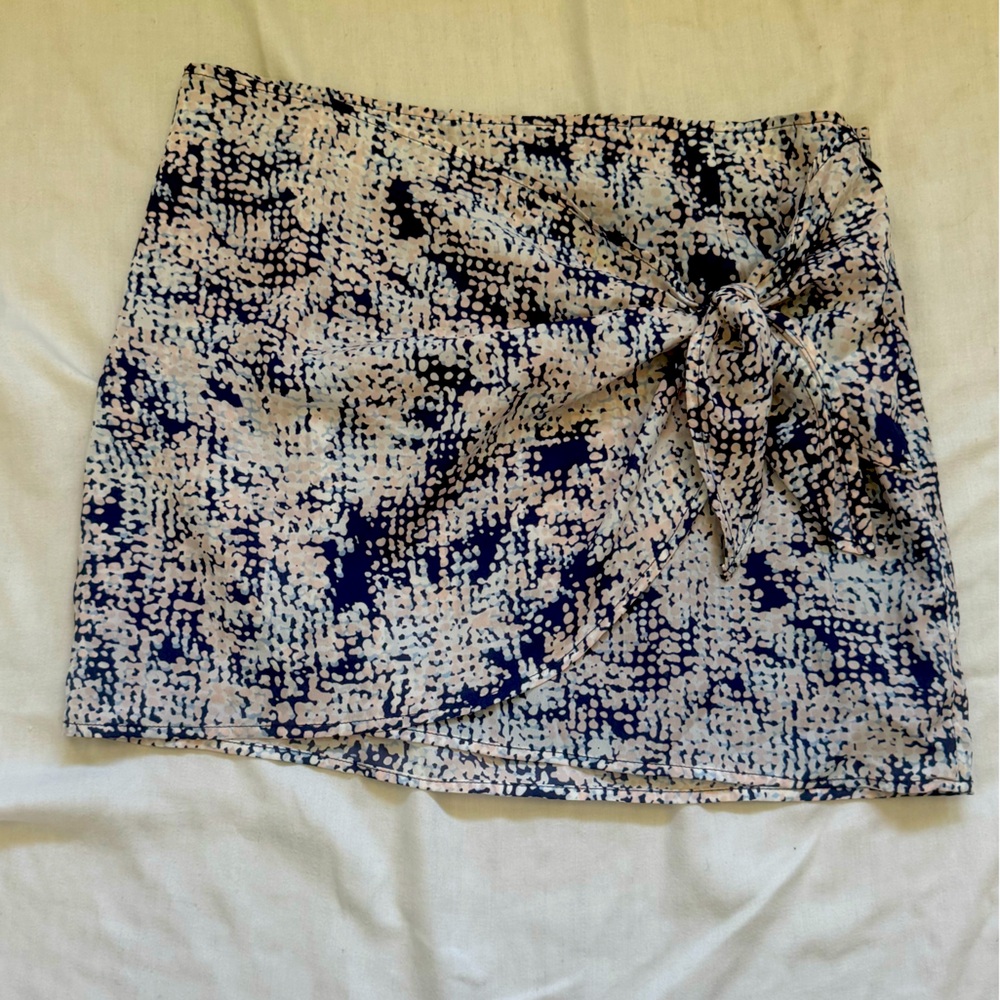 (NEW) BCBGeneration Patterned Mini Skirt